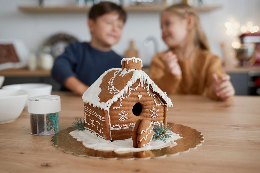 detail-beautifully-decorated-gingerbread-house.jpg