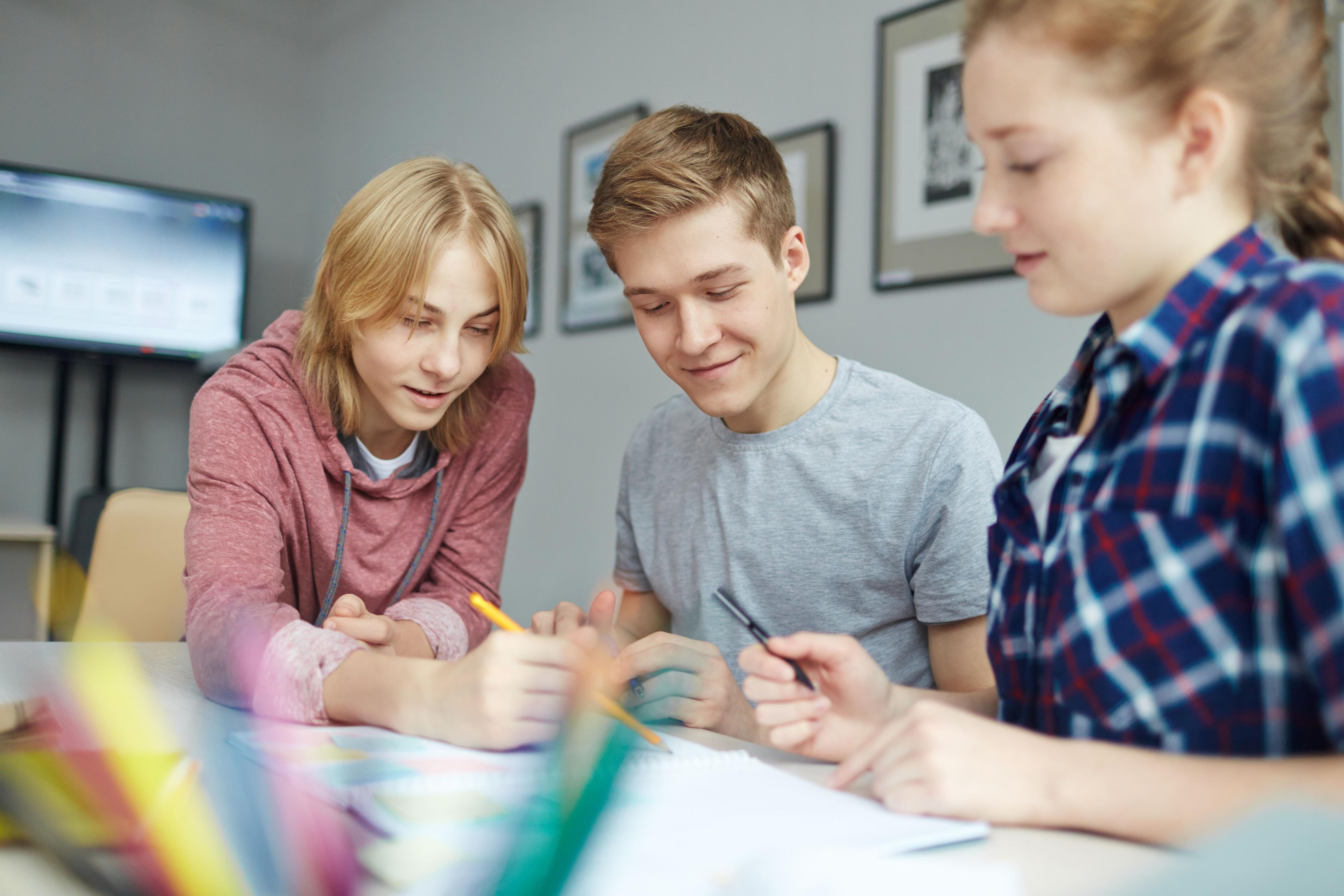 discussion-students-home.jpg