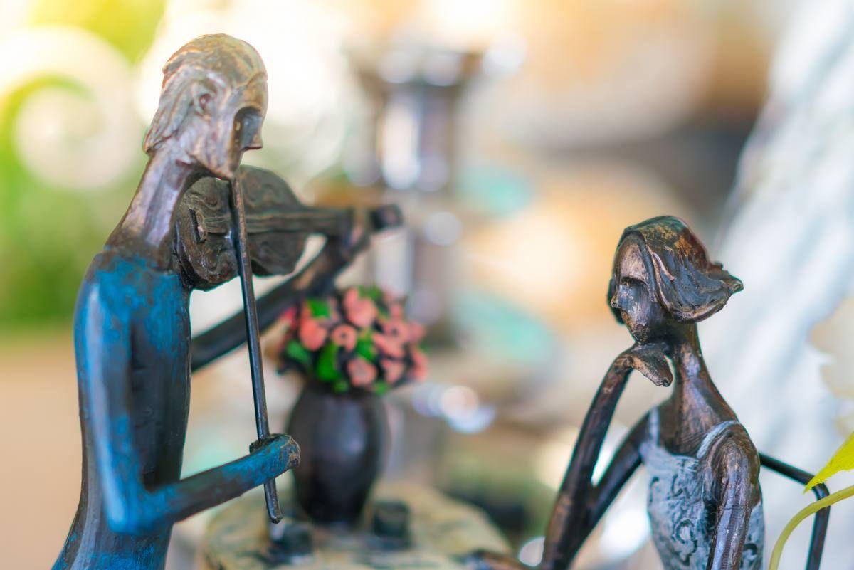 statue-man-playing-violin-with-woman.jpg