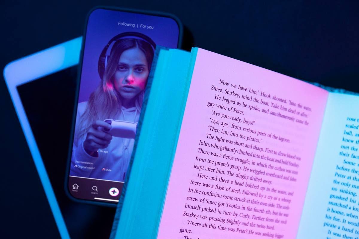 still-life-books-versus-technology.jpg